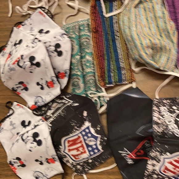 Lot of 25 assorted handmade face masks, assorted colors, assorted patterns. - Picture 2 of 5